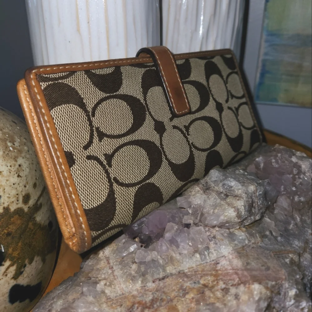 Classic COACH wallet with snap closure - Picture 2 of 8